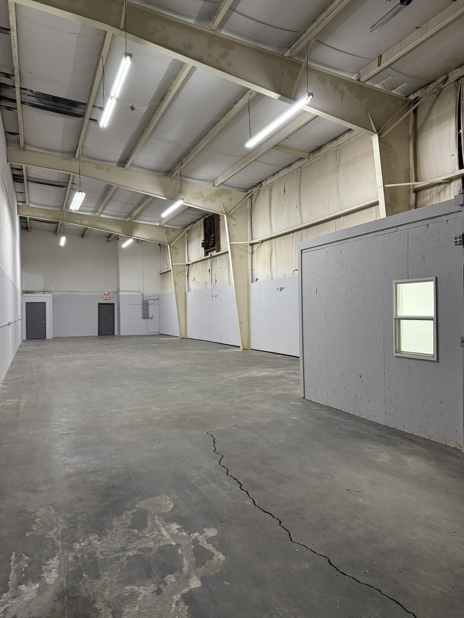 301 Miami St, West Columbia, SC to rent Interior Photo- Image 1 of 4