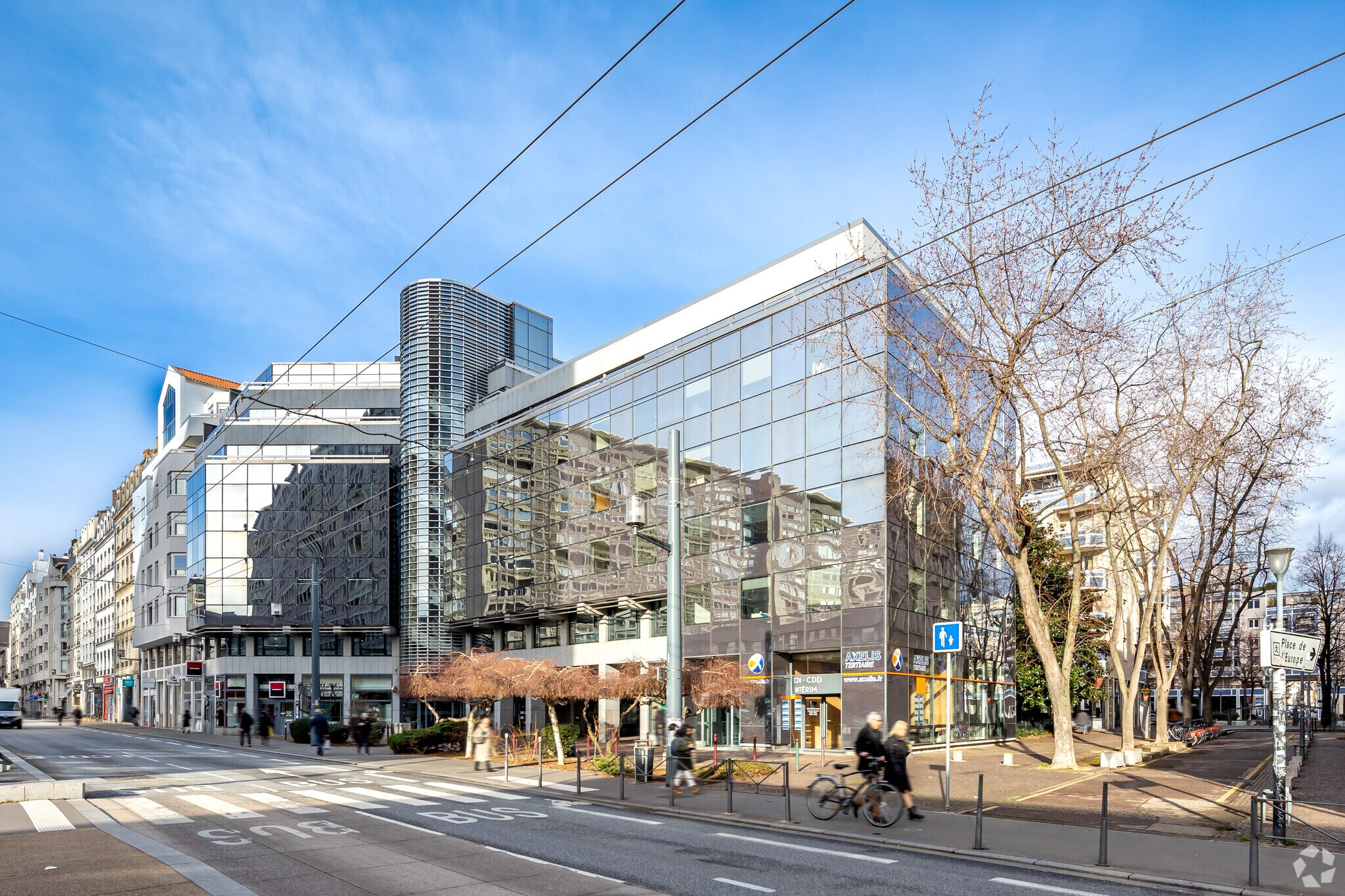 Retail in Lyon to rent Primary Photo- Image 1 of 7