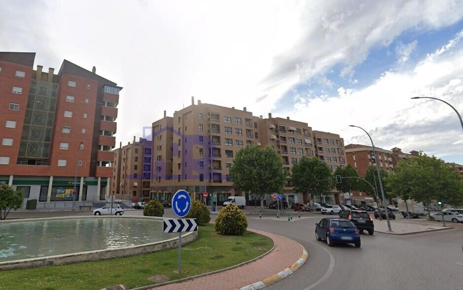 Retail in Cuenca, Cuenca to rent - Building Photo - Image 2 of 2
