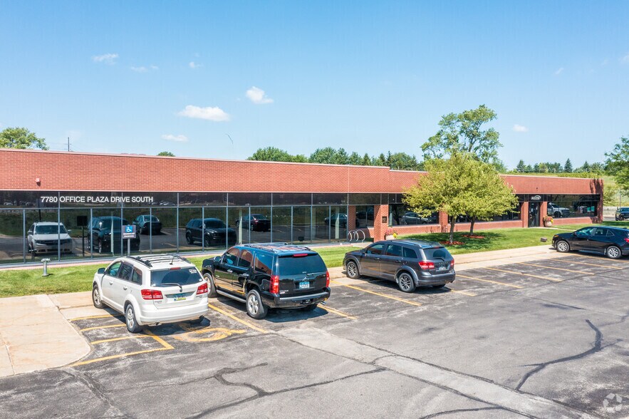 7780 Office Plaza Dr S, West Des Moines, IA for rent - Building Photo - Image 1 of 8