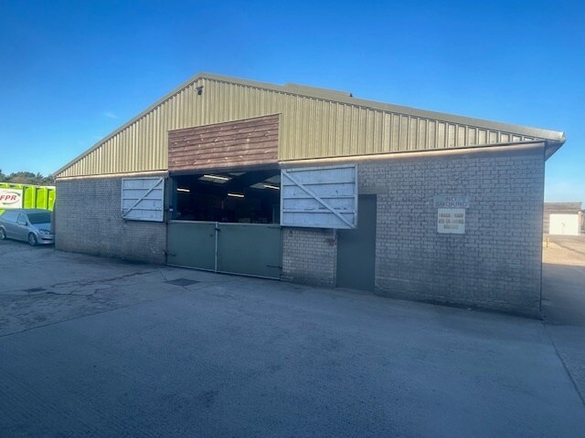 Malmesbury Rd, Kington Langley for sale Primary Photo- Image 1 of 1