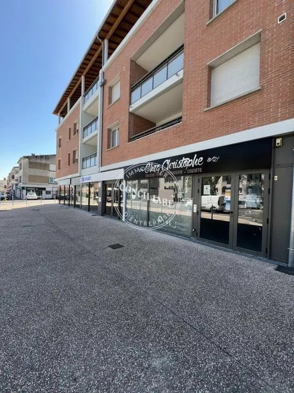 Location Commerce 122 m² - Photo 1