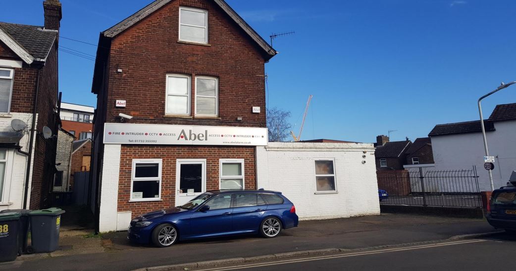 84 Barden Rd, Tonbridge for sale Primary Photo- Image 1 of 1