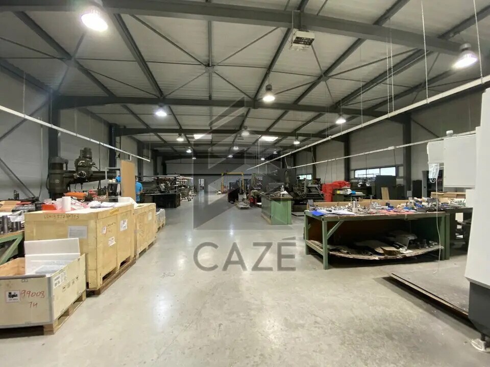 Light Industrial in Saint-Médard-en-Jalles for sale Interior Photo- Image 1 of 7