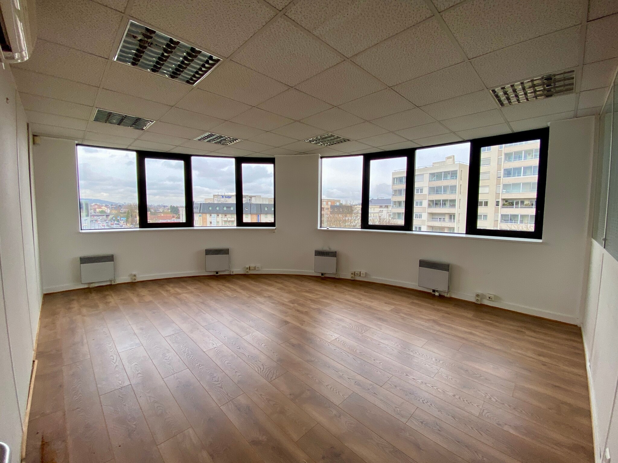 Office in 2-5 Boulevard De La Gare, Saint-Gratien to rent Interior Photo- Image 1 of 8