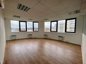 Office in 2-5 Boulevard De La Gare, Saint-Gratien to rent Interior Photo- Image 1 of 8