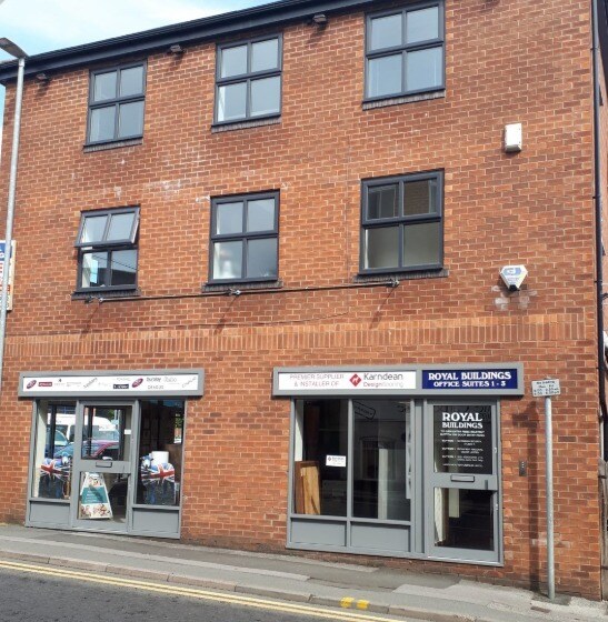 8 Pickford St, Macclesfield to rent Building Photo- Image 1 of 6