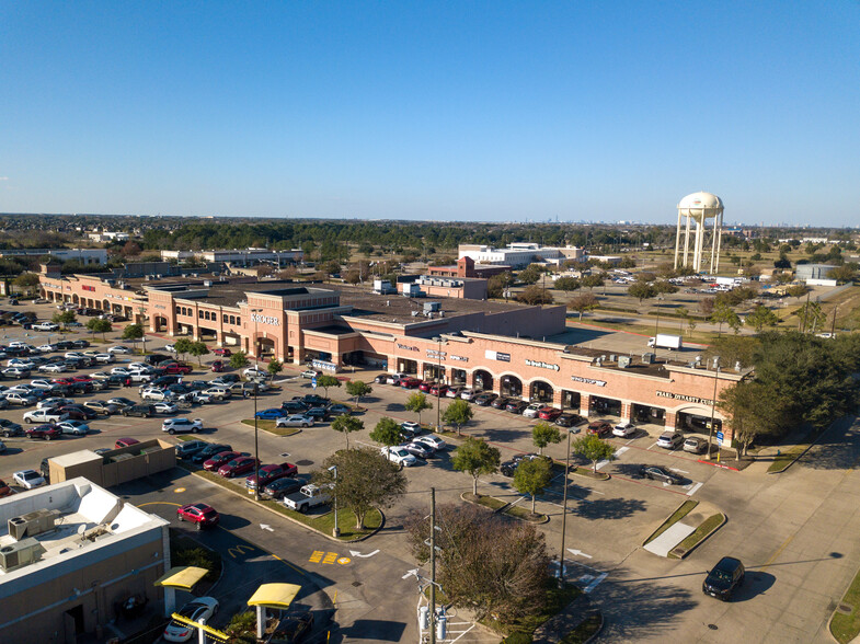 8321-8325 W Broadway St, Pearland, TX for rent - Building Photo - Image 1 of 5