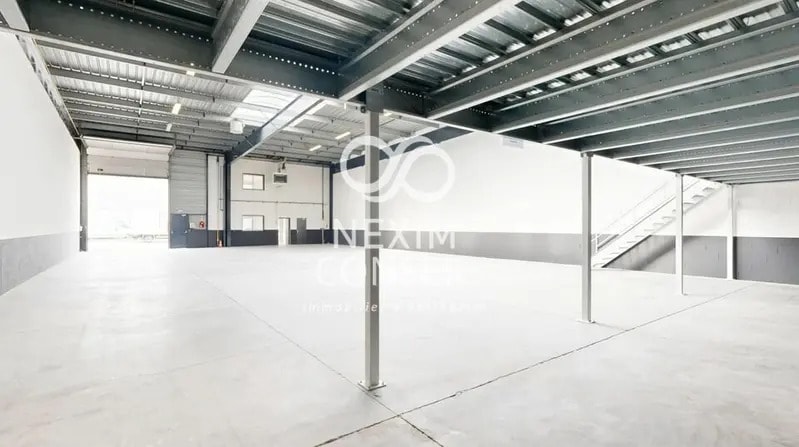 Industrial in Bezons to rent - Interior Photo - Image 2 of 7