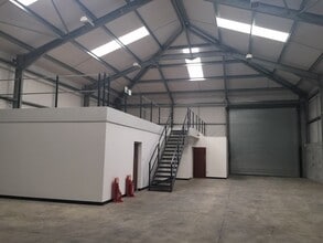 2 Tealgate, Hungerford to rent Interior Photo- Image 2 of 6