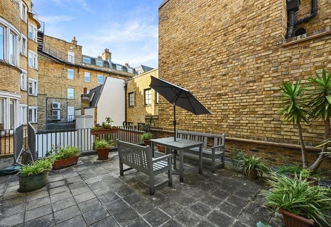 55-58 Beaumont St, London for sale - Interior Photo - Image 1 of 4