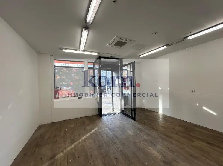Retail in Paris to rent Interior Photo- Image 1 of 8