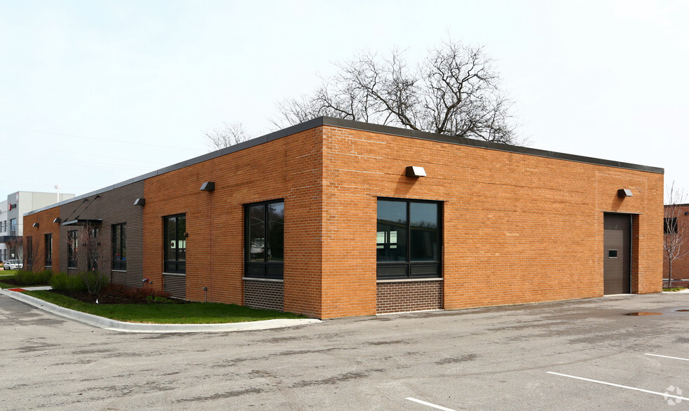 1505 S Mt Prospect Rd, Des Plaines, IL for rent - Primary Photo - Image 1 of 8