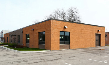 1505 S Mt Prospect Rd, Des Plaines, IL for rent Primary Photo- Image 1 of 9