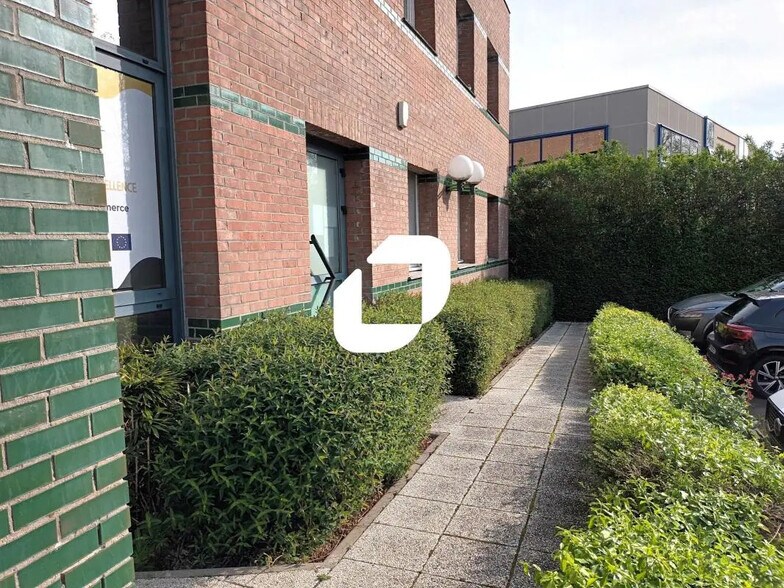 1-3 Allée Lavoisier, Villeneuve-d'Ascq to rent - Building Photo - Image 2 of 8