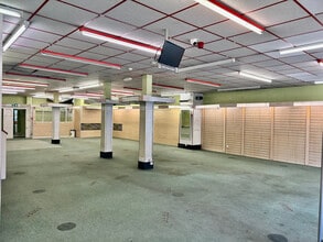 15-17 Market St, Eastleigh to rent Interior Photo- Image 1 of 2