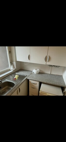 64 Falcon Rd, London to rent - Building Photo - Image 3 of 9