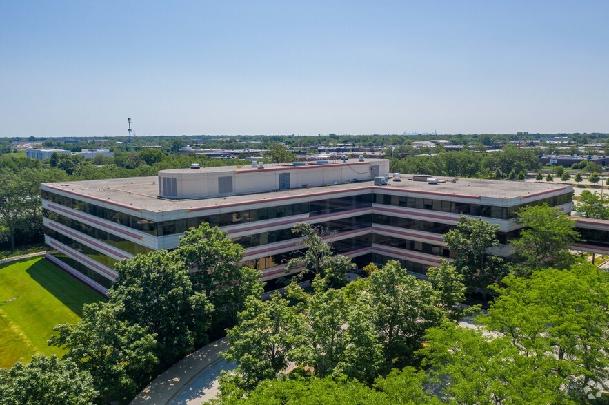 Walgreens Corporate HQ portfolio of 6 properties for sale on LoopNet.co.uk - Building Photo - Image 1 of 8