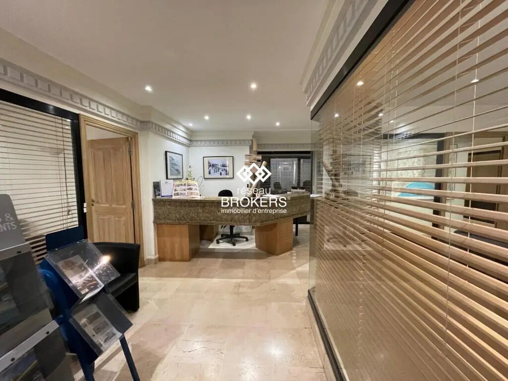 Location Commerce 154 m² - Photo 1