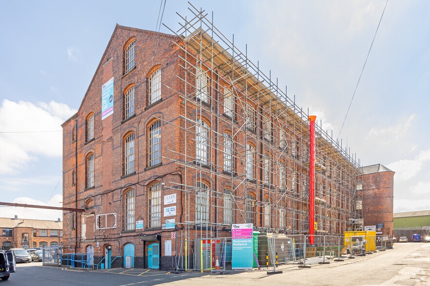 Brookfield Rd, Arnold to rent - Primary Photo - Image 1 of 10