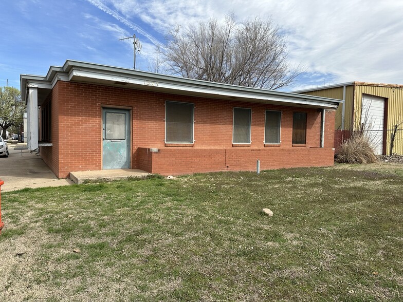 1245 NW 2nd St, Oklahoma City, OK for rent - Primary Photo - Image 1 of 15