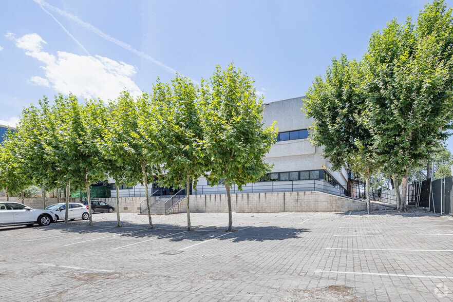 Avenida Fuentemar, 16, Coslada, Madrid to rent - Building Photo - Image 2 of 30