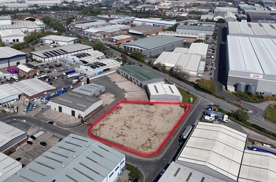 Severnside Trading Estate, Textilose Rd, Manchester to rent - Building Photo - Image 2 of 23