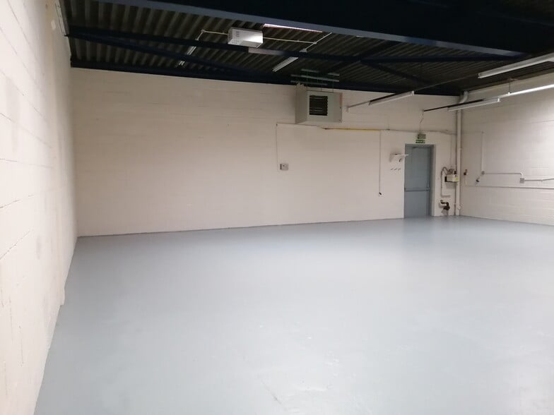 7-11 Kelvin Sq, Livingston to rent - Building Photo - Image 2 of 3