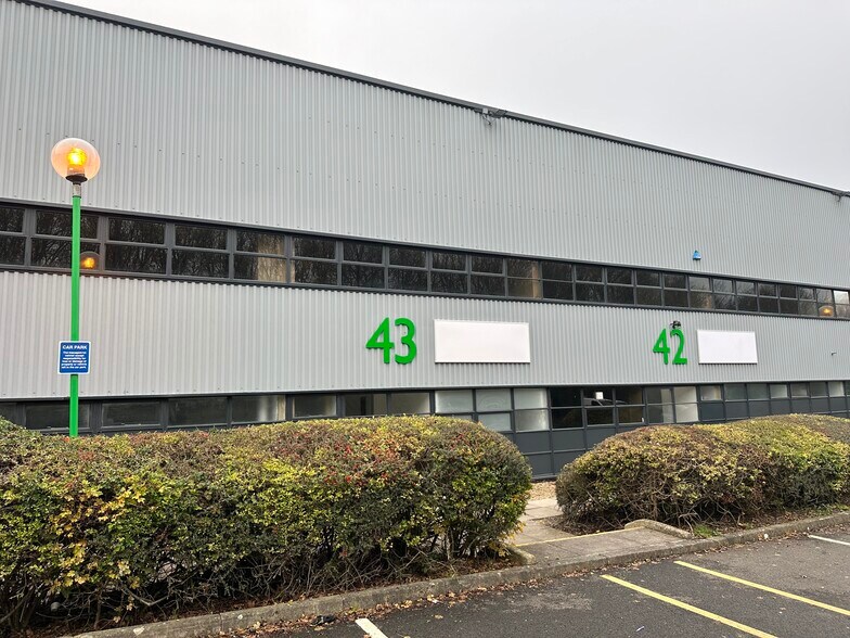 37-44 Potters Ln, Milton Keynes to rent - Building Photo - Image 1 of 20