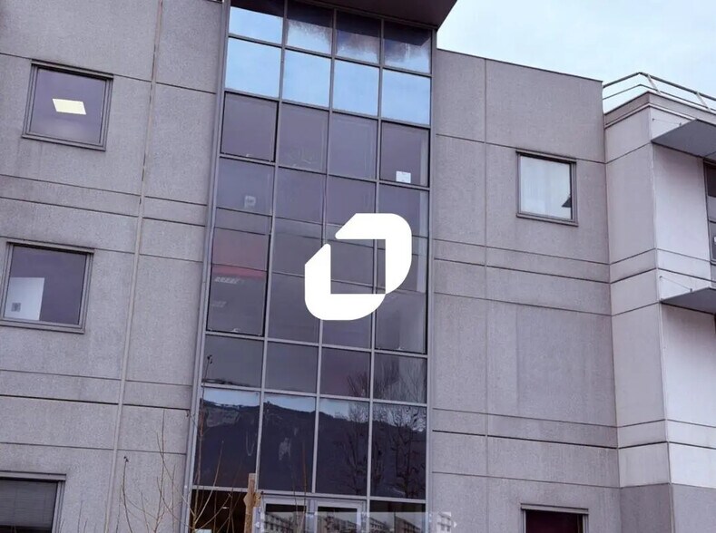 Office in Grenoble to rent - Building Photo - Image 3 of 8