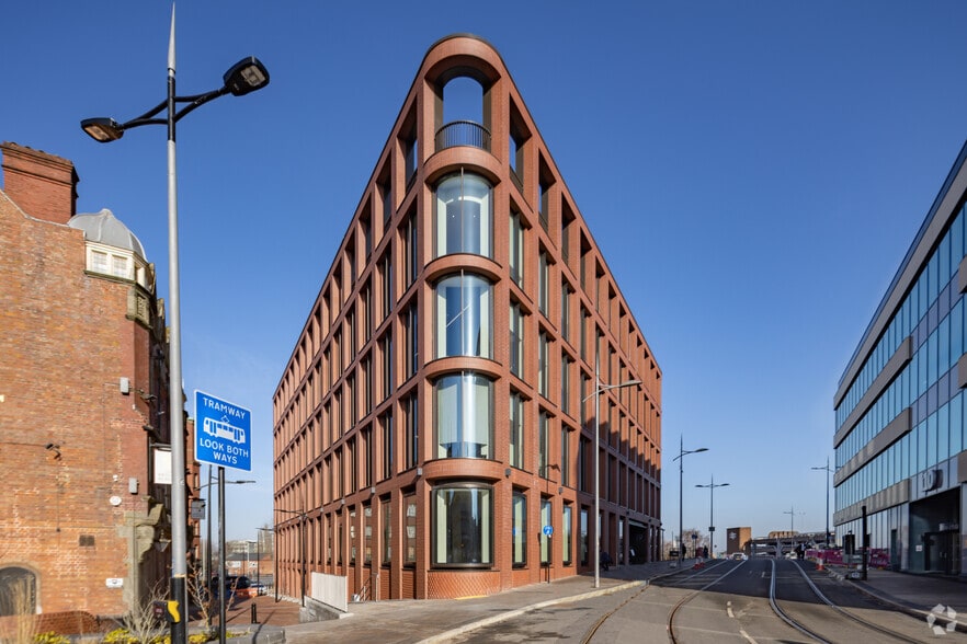 Railway Dr, Wolverhampton to rent - Primary Photo - Image 1 of 4