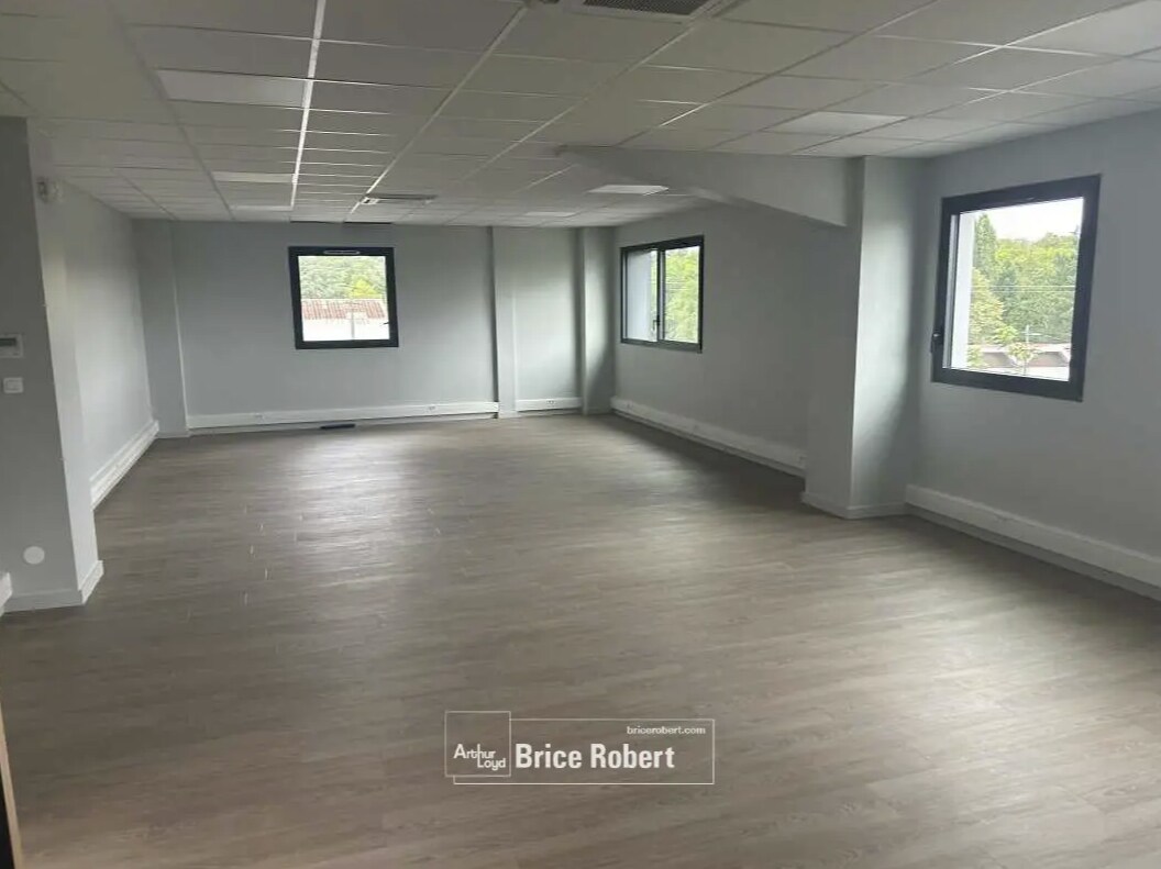 Light Industrial in La Tour-de-Salvagny for sale Interior Photo- Image 1 of 5