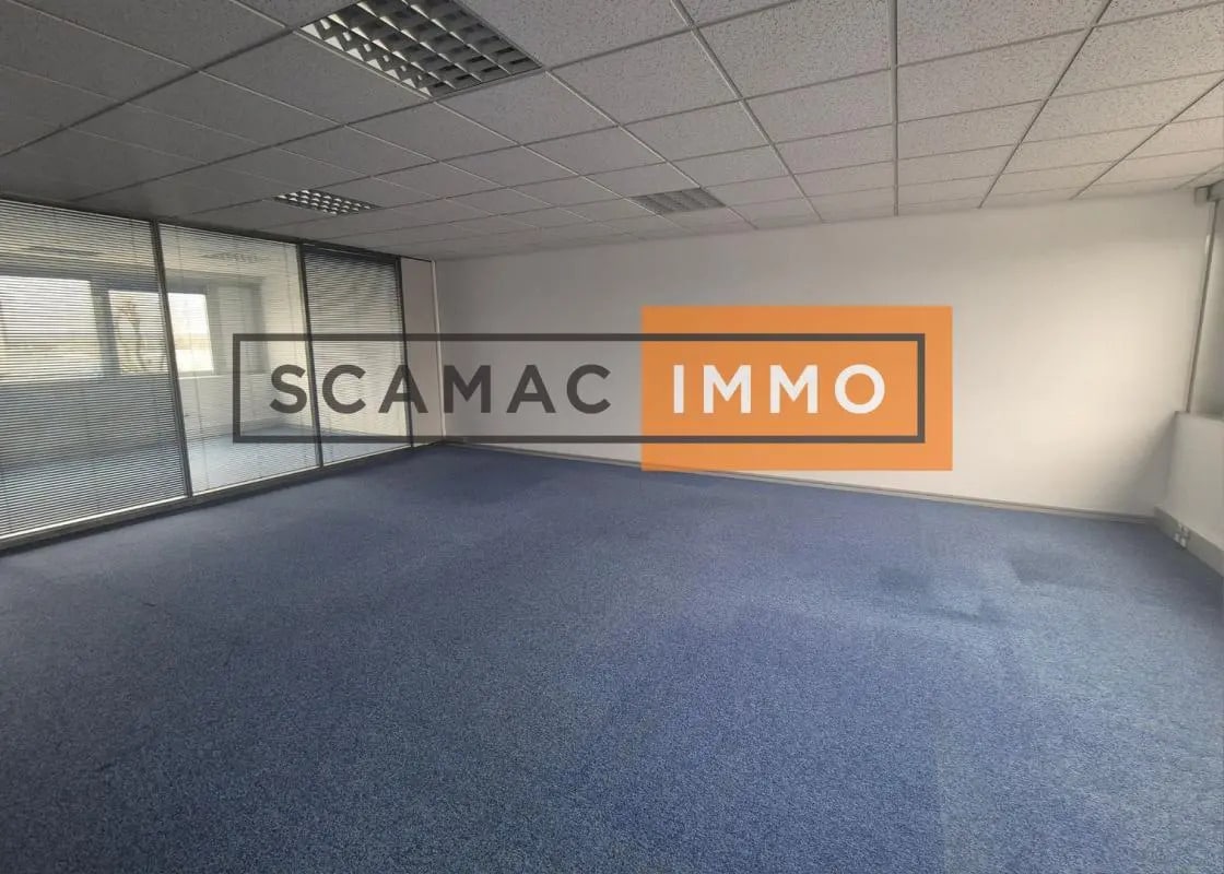 Office in Mitry-Mory to rent Interior Photo- Image 1 of 7
