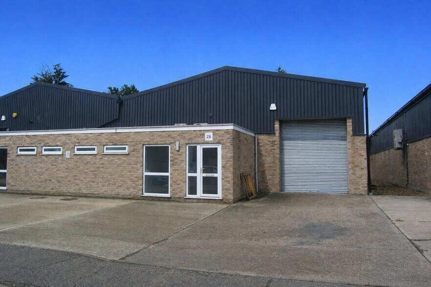 27-28 Morses Ln, Brightlingsea to rent - Building Photo - Image 1 of 9