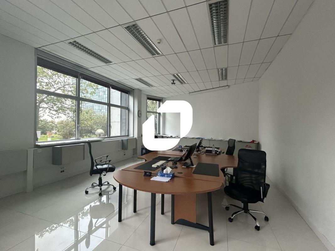 Office in Noisy-le-Grand for sale Interior Photo- Image 1 of 9