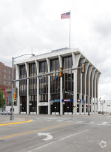 421 W Broadway, Council Bluffs, IA for rent Primary Photo- Image 1 of 8