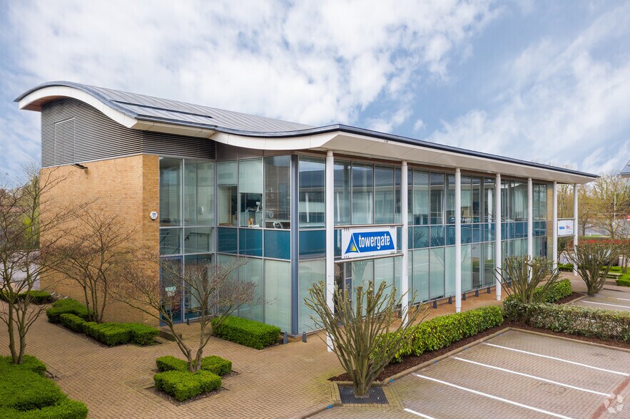 125-130 Wharfedale Rd, Wokingham for sale - Primary Photo - Image 1 of 1