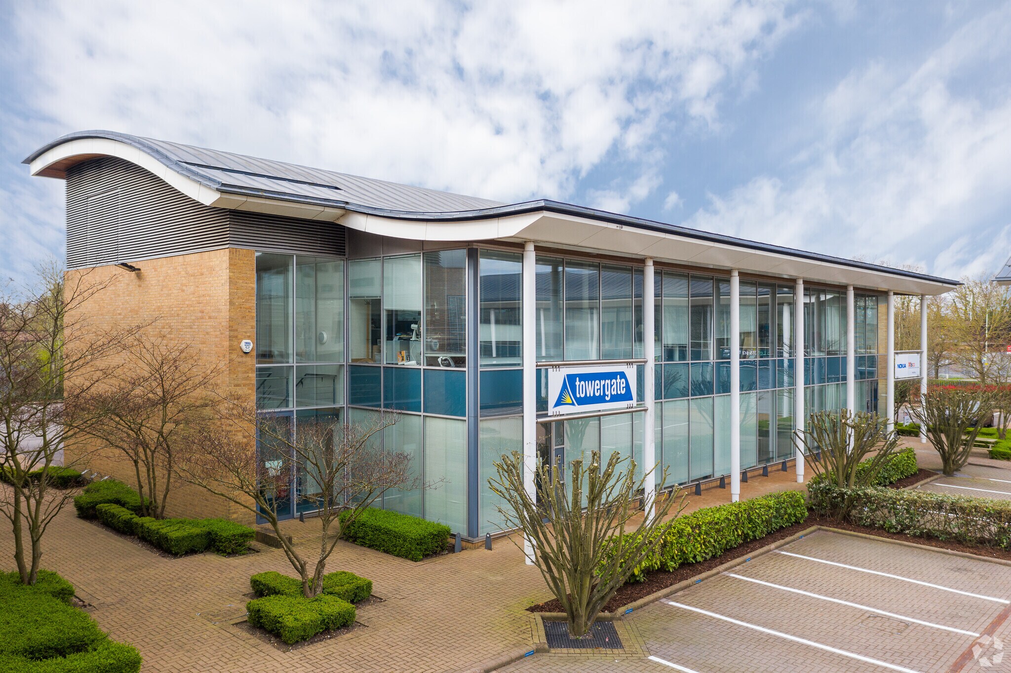 125-130 Wharfedale Rd, Wokingham for sale Primary Photo- Image 1 of 1