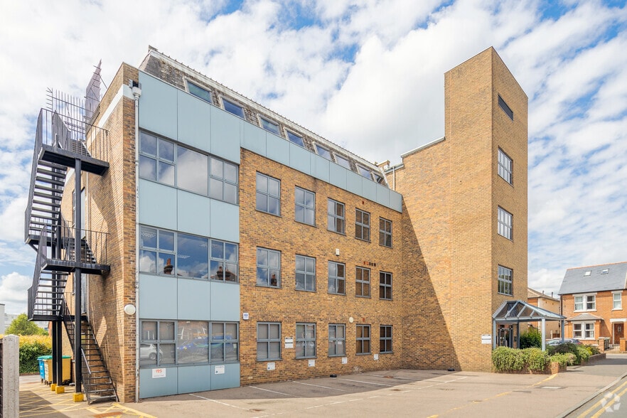 Leas Rd, Guildford for sale - Primary Photo - Image 1 of 1