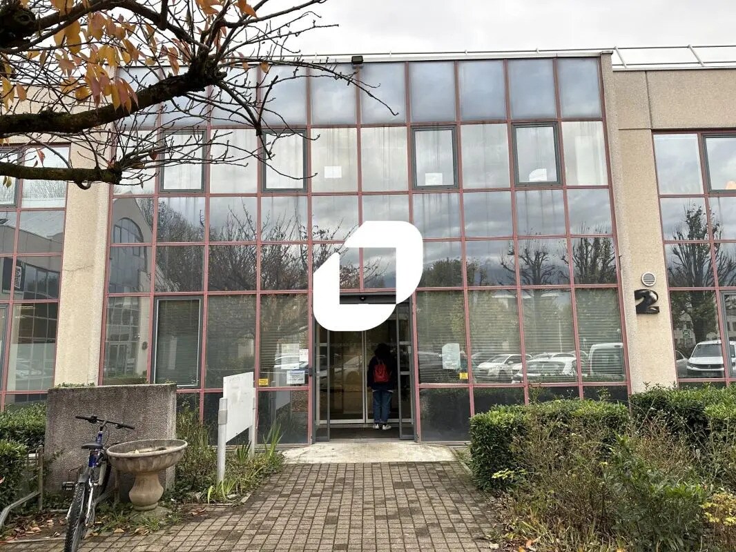 Office in Eybens to rent Building Photo- Image 1 of 12