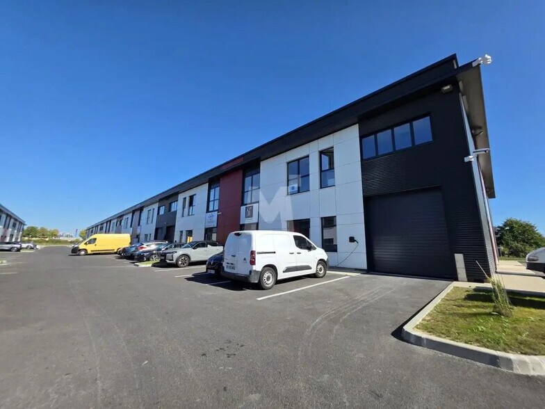 Light Industrial in Lieusaint for sale - Building Photo - Image 3 of 8