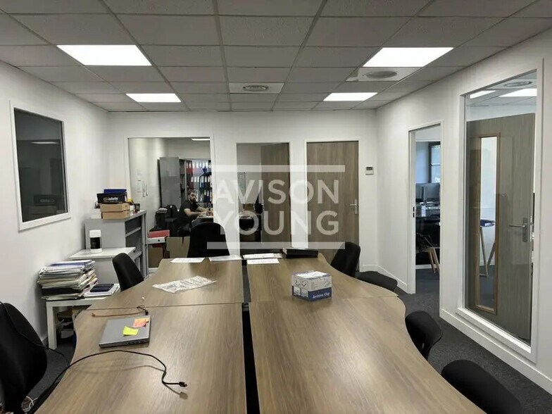 Light Industrial in Gennevilliers to rent - Interior Photo - Image 3 of 7