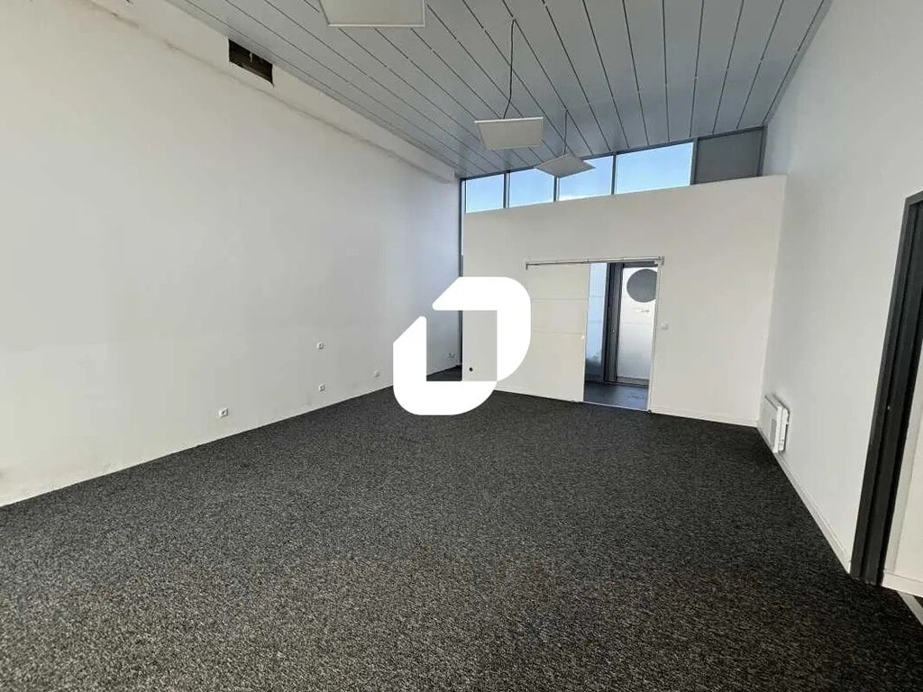 Location Commerce 65 m² - Photo 1