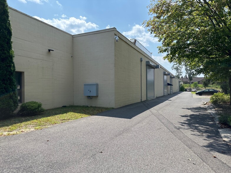 Cooper Road Industrial Park portfolio of 3 properties for sale on LoopNet.co.uk - Building Photo - Image 3 of 12