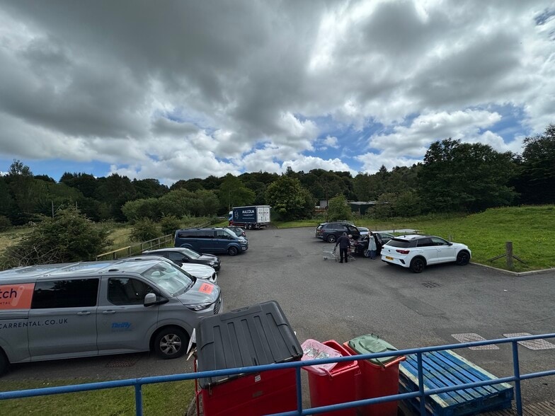 190 Milngavie Rd, Bearsden to rent - Building Photo - Image 2 of 9