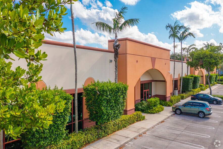 3001-3045 N Commerce Pky, Miramar, FL to rent - Building Photo - Image 2 of 7