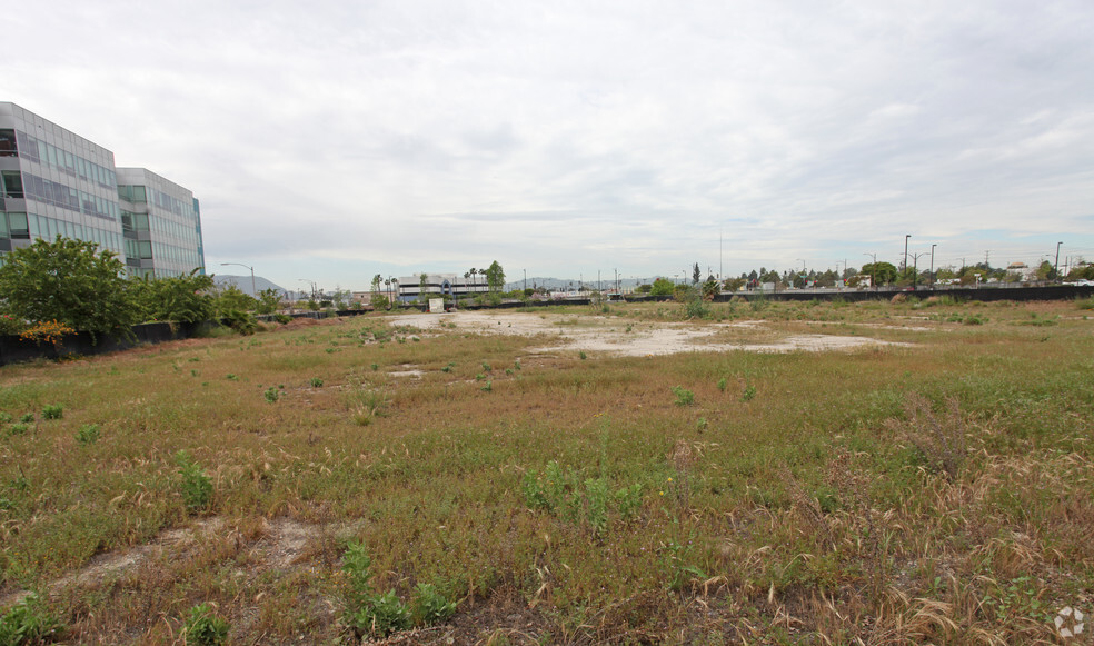 3401 Empire Ave, Burbank, CA for sale - Primary Photo - Image 1 of 1