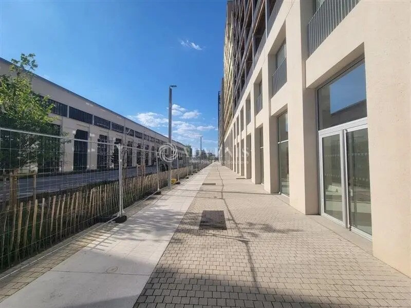Location Commerce 207 m² - Photo 1