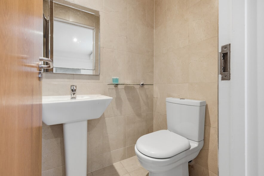 697-699 High Rd, Ilford to rent - Building Photo - Image 3 of 68
