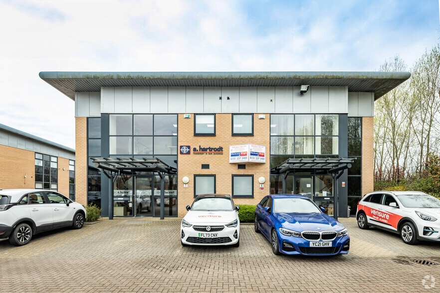 7-8A Hurricane Ct, Liverpool for sale - Building Photo - Image 2 of 4